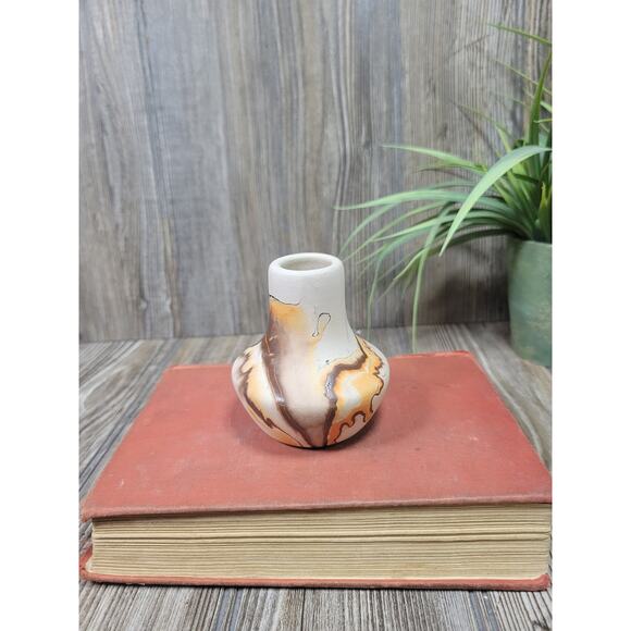 Vintage Nemadji Pottery Vase 3-1/2" High - Picture 1 of 4